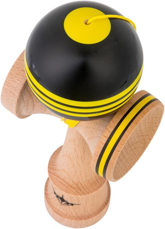 けん玉 KENDAMAUSA Kaizen Kendama ジェット シェイプ トリプル スプリット 改善 けん玉 Triple Split JET Shape (ブラックイエロー)