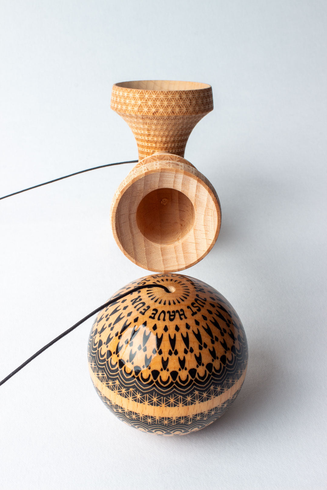 SWEETS KENDAMA BOO JOHNSON - SACRED - LEGEND SHAPE-ANTI-SKID 2.0